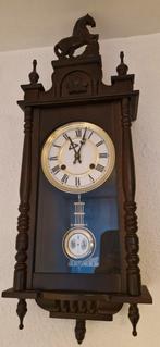 Mooie antieke klok met aan de bovenkant een paard, Antiek en Kunst, Ophalen