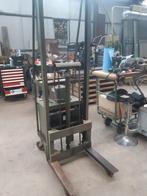 Stapelaar voor gaasbakken of kleine pallets, Ophalen, Steekwagen