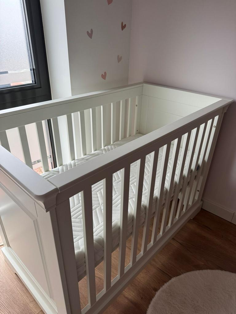 Kidsmill Chateau Ledikant Wit - Stijlvol Babybed, Kinderen en Baby's, Babywiegjes en Ledikanten, Ophalen, Zo goed als nieuw, Ledikant