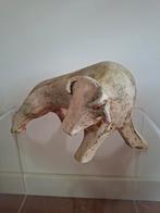 Beeld van een robuuste stier, gips? Beetje art deco, Ophalen of Verzenden