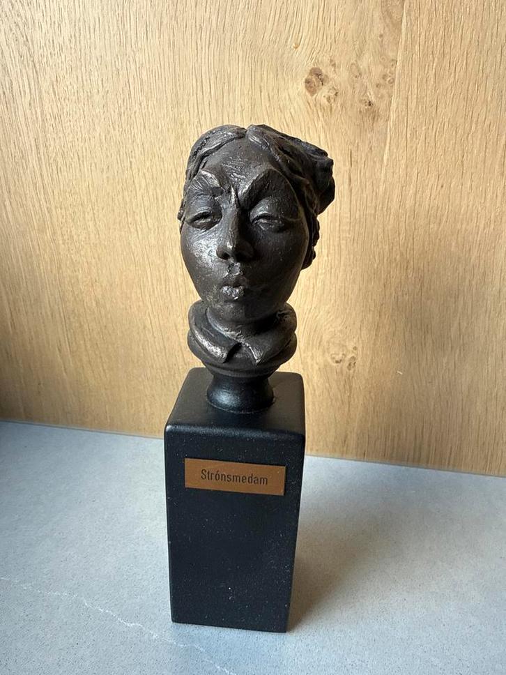 Buste - Strónsmedam - Ger Janssen Signatuur, Antiek en Kunst, Kunst | Beelden en Houtsnijwerken, Ophalen of Verzenden