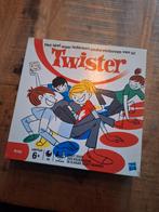 Twister Bordspel - Plezier voor het hele gezin!, Hobby en Vrije tijd, Gezelschapsspellen | Bordspellen, MB Spellen, Vijf spelers of meer