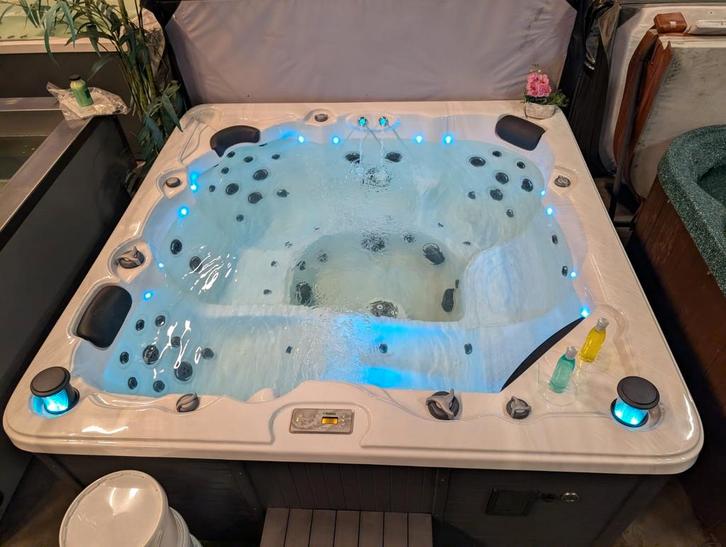 ‼️NIEUWSTE TYPE SPA VOOR MENSEN MET RUG SCHOUDER KLACHTEN‼️, Tuin en Terras, Bubbelbaden en Hottubs, Zo goed als nieuw, Filter