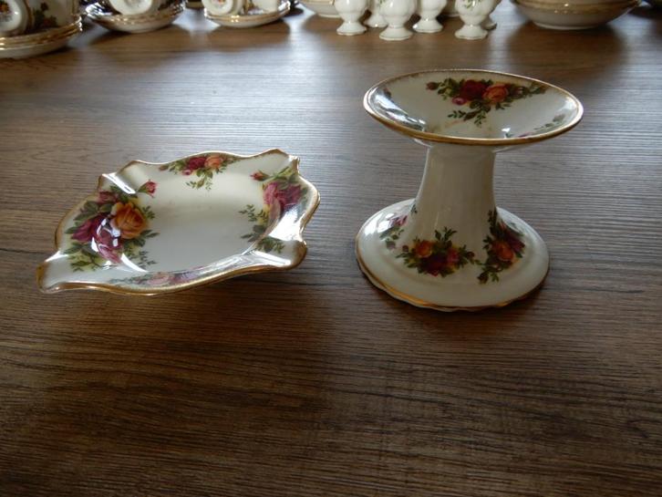 Royal Albert grote partij country roses deel 2 zie foto,s, Verzamelen, Porselein, Kristal en Bestek, Nieuw, Compleet servies, Porselein