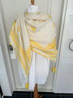 Prachtige sjaal, Max Mara, wit/geel, 120x120, katoen/linnen, Max Mara, Ophalen of Verzenden, Zo goed als nieuw, Sjaal