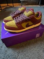 Nike SB Dunk Low Pro Dark Team Red Nieuw!, Ophalen of Verzenden, Nieuw, Overige kleuren, Sneakers of Gympen