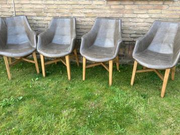 4 heel nette stoelen te koop. Scandinavisch. beschikbaar voor biedingen