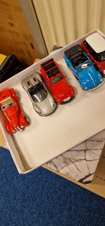Diverse Collectie Speelgoedauto's beschikbaar voor biedingen