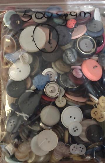 zak 500 gram div. kleuren en maten kunststof knopen beschikbaar voor biedingen