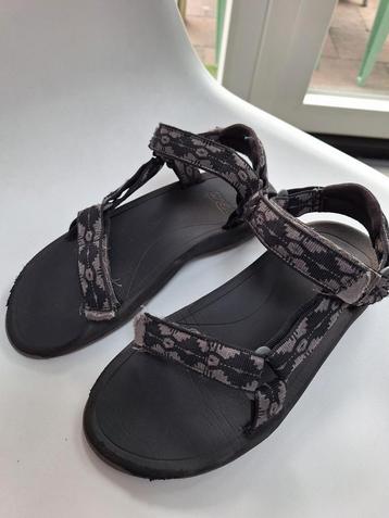 Gave Teva's draagmaat 38! beschikbaar voor biedingen