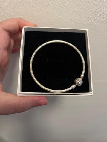 Pandora Bangle 21cm Zilver beschikbaar voor biedingen