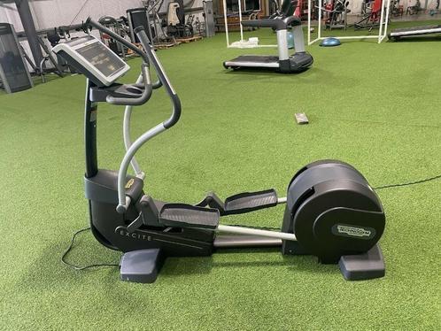 Technogym synchro Excite led series Technogym crosstrainer, Sport en Fitness, Fitnessmaterialen, Gebruikt, Overige typen, Armen