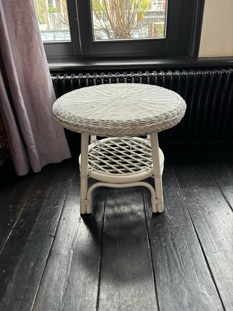 Witte rotan bijzettafel, Overige materialen, Gebruikt, Rond, 55 tot 75 cm
