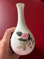 Wedgwood Hathaway Rose Vaasje Bone China, Wit, Aardewerk of Porselein, Ophalen of Verzenden, Zo goed als nieuw