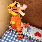 Vintage Teigetje met oranje regenjas 26 cm groot, Verzamelen, Ophalen of Verzenden, Winnie de Poeh of vrienden, Gebruikt, Knuffel