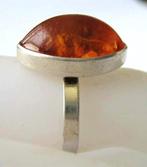 Mooie zilveren ring met barnsteen - Fischland (6467-1615), Sieraden, Tassen en Uiterlijk, Ringen, Ophalen, Zo goed als nieuw, 17 tot 18