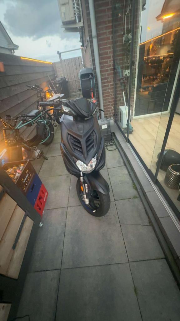 Aerox 4takt 2021 ruilen/bieden, Fietsen en Brommers, Scooters | Piaggio, Zo goed als nieuw, Zip, Benzine, Ophalen