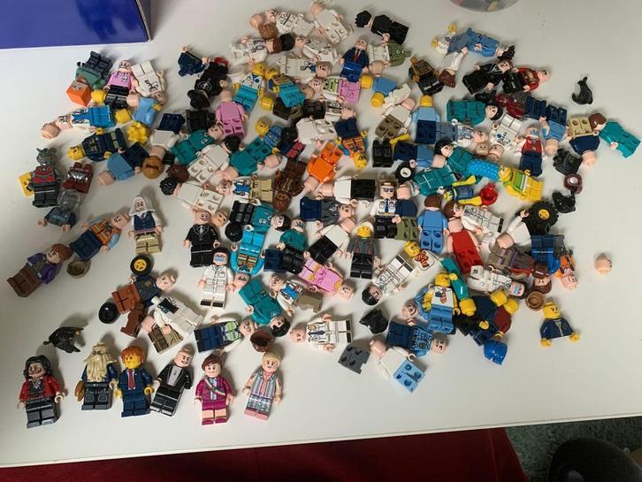 100 Costum minifiguren -Trump en Queen Elizabeth, Kinderen en Baby's, Speelgoed | Duplo en Lego, Gebruikt, Losse stenen, Ophalen of Verzenden