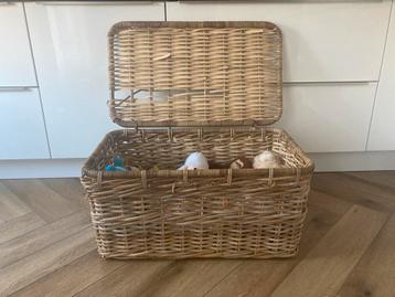Gratis grote speelgoedmand met knuffels beschikbaar voor biedingen