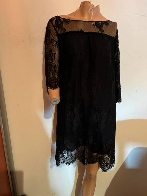 TWINSET jurk met kant maat S  origineel ZGAN, Kleding | Dames, Jurken, Zo goed als nieuw, Maat 36 (S), Zwart, Knielengte, Ophalen of Verzenden