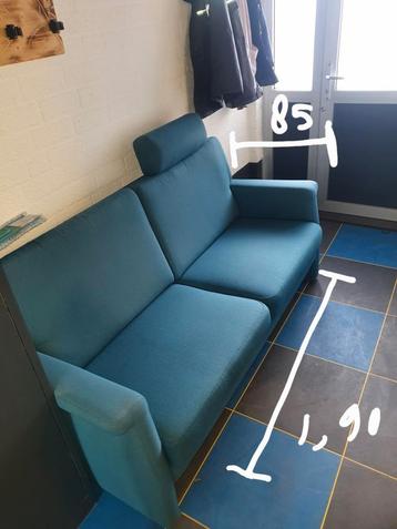 comfortabele bank beschikbaar voor biedingen