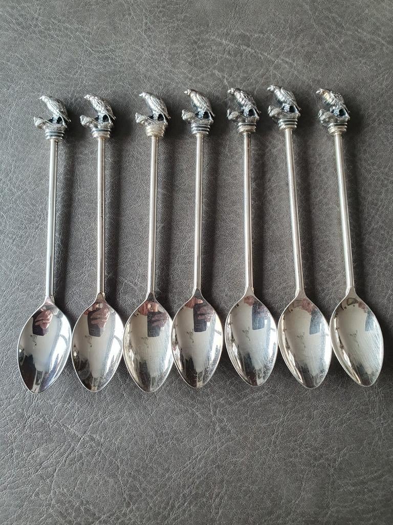 Verzilverde lepeltjes met vogel, Ophalen