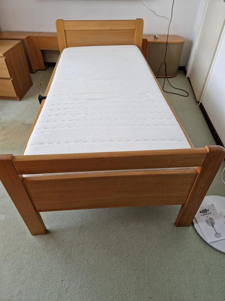 Electrisch seniorenbed 90x200 met nachtkastje, Huis en Inrichting, Slaapkamer | Bedden, Eenpersoons, 90 cm, Hout, Wit, Ophalen of Verzenden