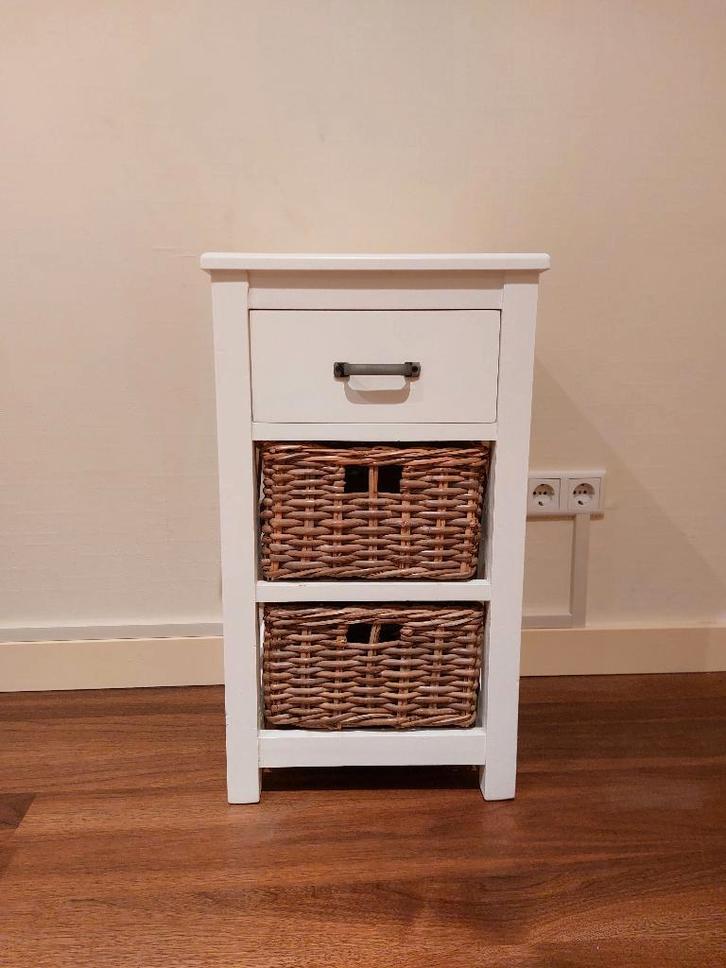 Wit nachtkastje Valerie, Huis en Inrichting, Slaapkamer | Nachtkastjes, Gebruikt, 55 tot 70 cm, Minder dan 45 cm, Overige materialen