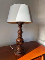 Klassieke Tafellamp Houtvoet & Witte Kap, Huis en Inrichting, Lampen | Vloerlampen, Ophalen, Gebruikt, Hout, Minder dan 100 cm