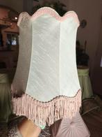 Vintage lampenkap in zachte boudoirstijl, Huis en Inrichting, Lampen | Lampenkappen, Ophalen of Verzenden, Zo goed als nieuw, Rond