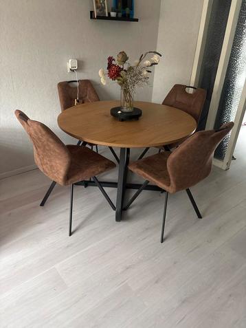 Ronde Eettafel 2 maanden gebruikt beschikbaar voor biedingen