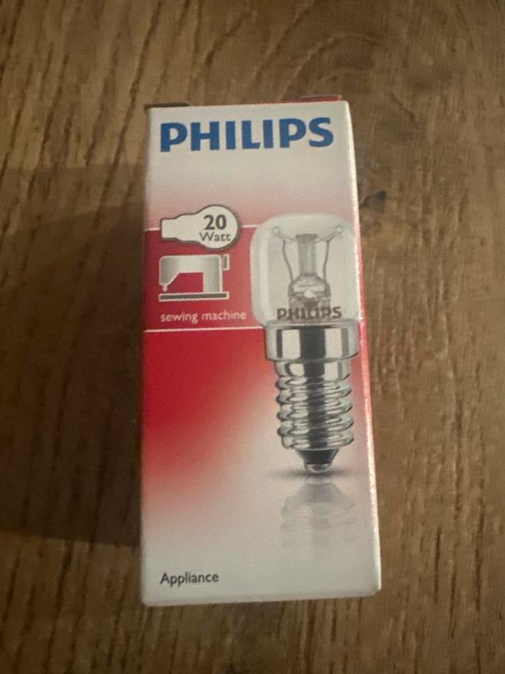 Philips Gloeilamp E14 20W - Kleine Fitting, Huis en Inrichting, Lampen | Losse lampen, Nieuw, Gloeilamp, Minder dan 30 watt, E14 (klein)