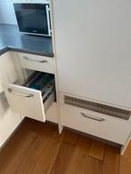 Beige keuken met inbouwapparatuur - Prima Staat!, Huis en Inrichting, Ophalen, Hoekkeuken, Zo goed als nieuw, Kunststof