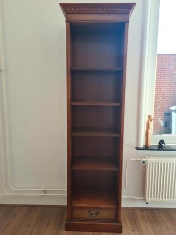 Boekenkast HELDENSE Fine English Style  beschikbaar voor biedingen