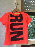 H&M Sportshirt Koraal/zwart opdruk maat 110/116, Kinderen en Baby's, Kinderkleding | Maat 110, H&M, Sport- of Zwemkleding, Ophalen of Verzenden