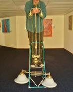 Messing lamp met 2 melkglazen kappen en contragewicht, Huis en Inrichting, Lampen | Hanglampen, Ophalen, Gebruikt, Glas, 75 cm of meer