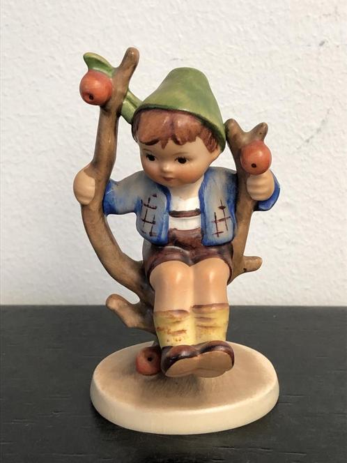 Hummel 142 3/0 Herbst / Apple Tree Boy (Reyshof), Verzamelen, Beelden en Beeldjes, Zo goed als nieuw, Hummel, Ophalen of Verzenden