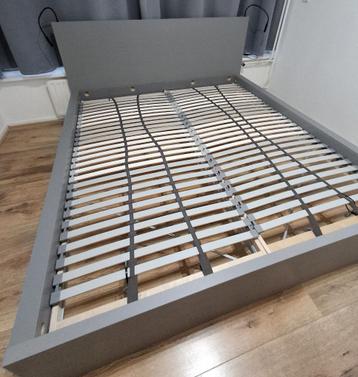 IKEA MALM bedframe hoog incl. LÖNSET lattenbodem - afbeelding 7