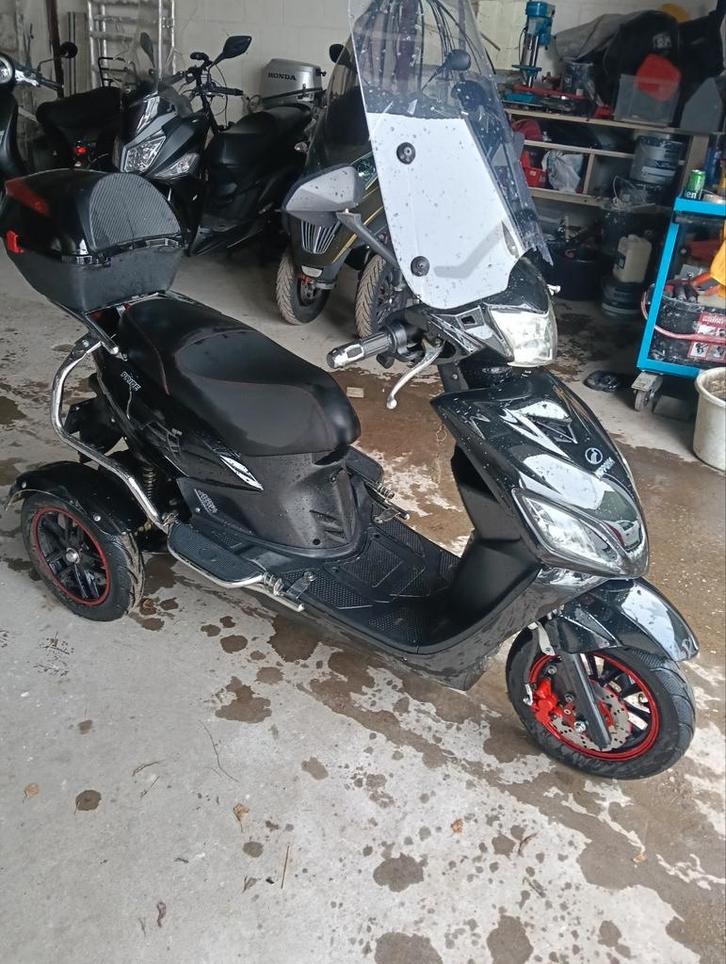 Nipponia pride  goede staat helm en rijbewijs vrij, Fietsen en Brommers, Snorfietsen en Snorscooters, Zo goed als nieuw, Overige merken