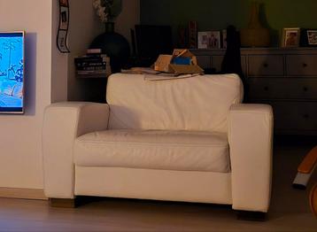 Witte loveseat  beschikbaar voor biedingen