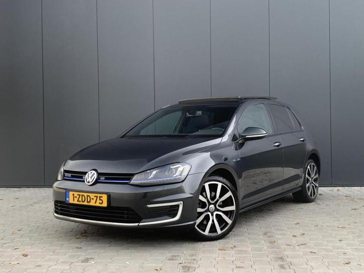 Volkswagen Golf 1.4 TSI GTE 204PK|Panodak|Trekhaak|Org NL au, Auto's, Volkswagen, Bedrijf, Te koop, Golf, ABS, Airbags, Airconditioning