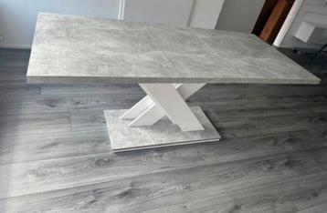 Moderne eettafel te koop beschikbaar voor biedingen