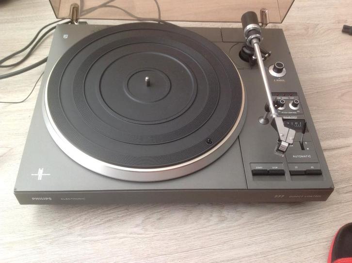 Volautomatisch Platenspelers Philips AF 777, Audio, Tv en Foto, Platenspelers, Zo goed als nieuw, Platenspeler, Philips, Automatisch