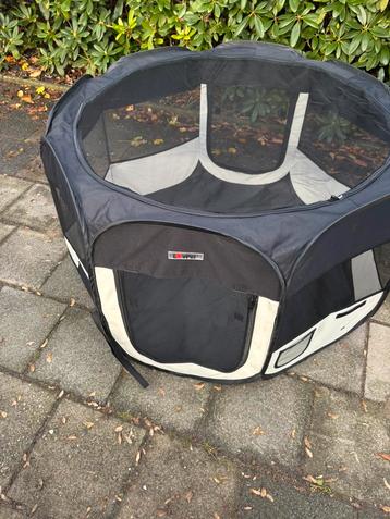 Honden kennel waar hondje veilig in zit inklapbaar beschikbaar voor biedingen