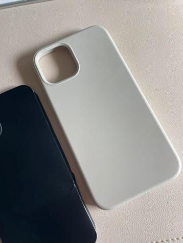 iPhone 12 siliconen hoesje beschikbaar voor biedingen