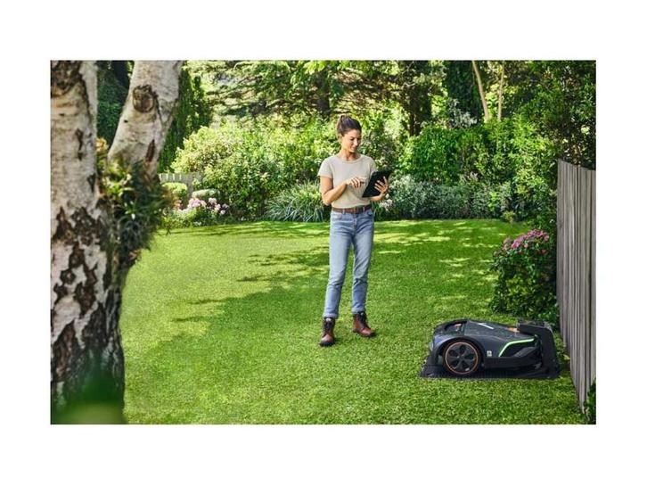 Stihl Inow 5 evo Robot Grasmaaier, Zakelijke goederen, Machines en Bouw | Tuin, Park en Bosbouw, Maaier