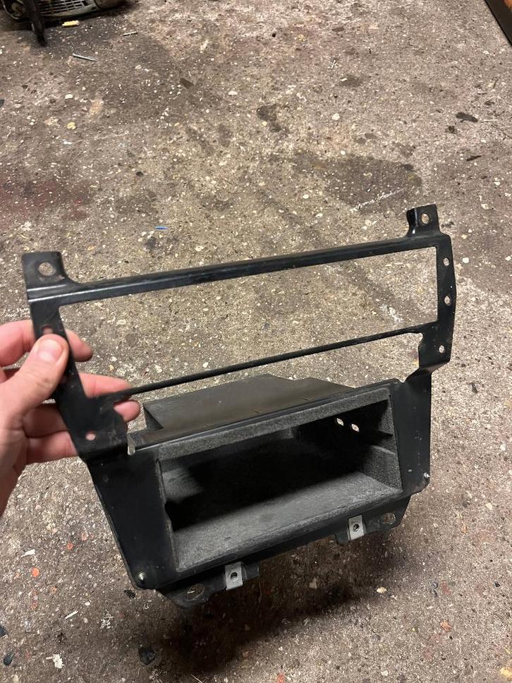 Behuizing radio dashboard Volvo 240, Auto-onderdelen, Dashboard en Schakelaars, Volvo, Gebruikt, Ophalen of Verzenden