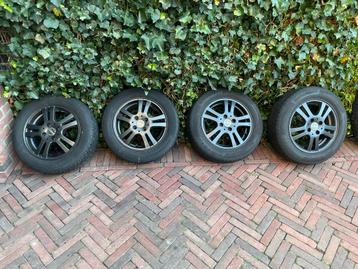 Fiat 500 velgen met goede winterbanden beschikbaar voor biedingen