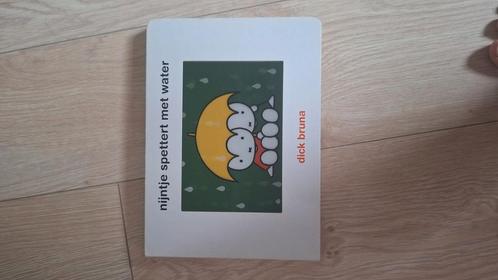 Dick Bruna - Nijntje spettert met water, Boeken, Kinderboeken | Jeugd | onder 10 jaar, Zo goed als nieuw, Non-fictie, Ophalen of Verzenden