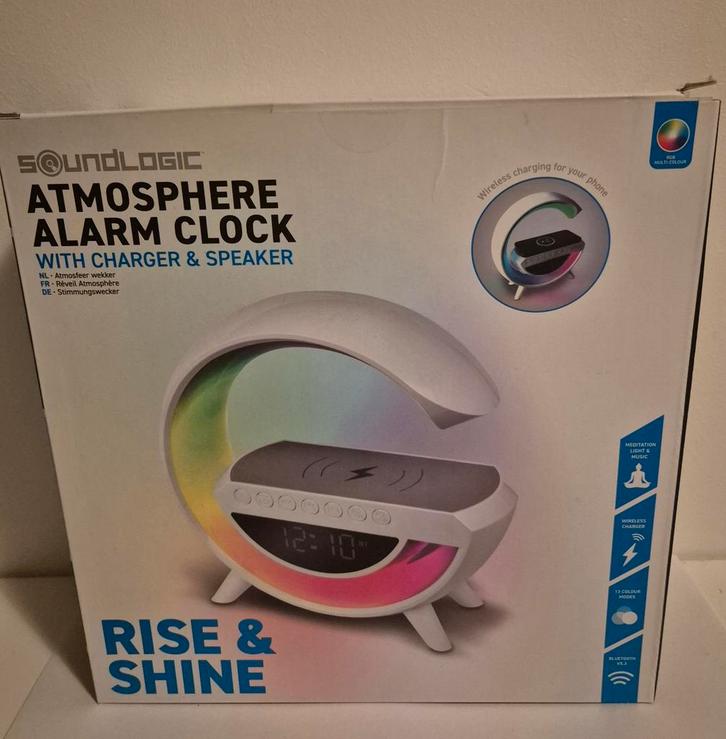 Soundlogic Wekker met Draadloze Oplader, Huis en Inrichting, Woonaccessoires | Klokken, Nieuw, Wekker of Tafelklok, Digitaal, Ophalen